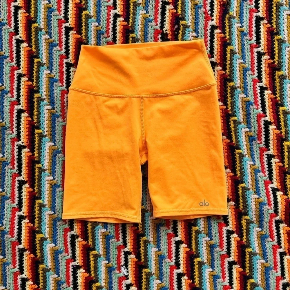 ALO Yoga 7” inseam High Waisted Orange bike Short Xsmall